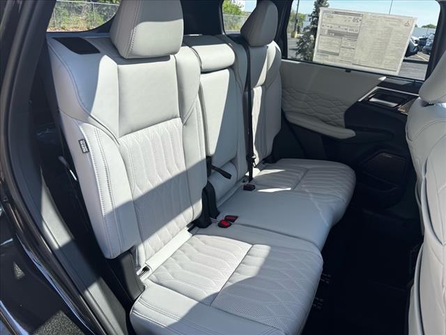 2025 Mitsubishi Outlander SEL Platinum Edition