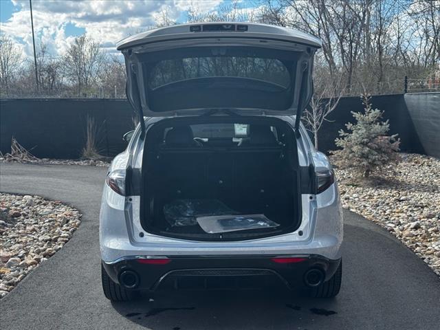 2025 Alfa Romeo Stelvio Base