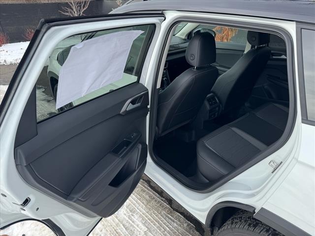 2025 Volkswagen Taos SE Black 4Motion