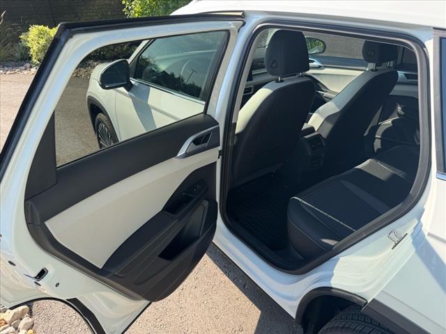 2025 Volkswagen Taos SE