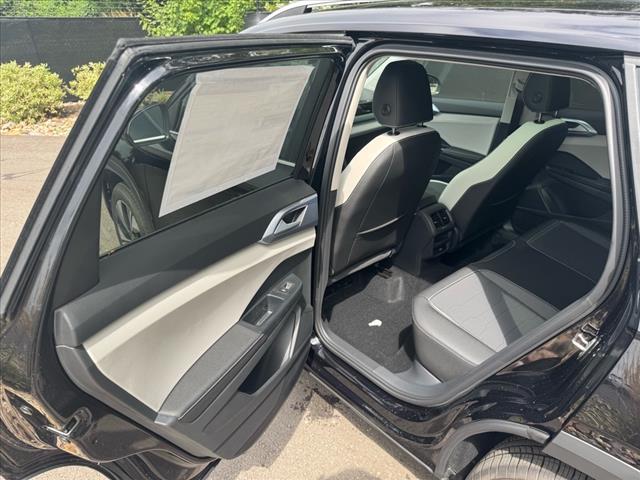 2025 Volkswagen Taos SE 4Motion