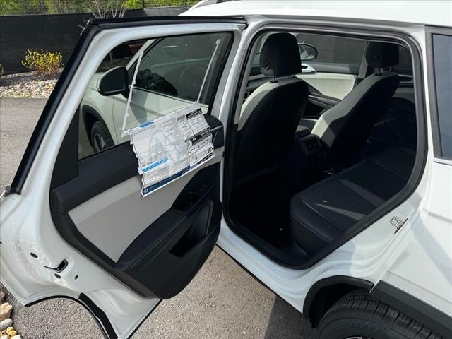 2025 Volkswagen Taos SE 4Motion