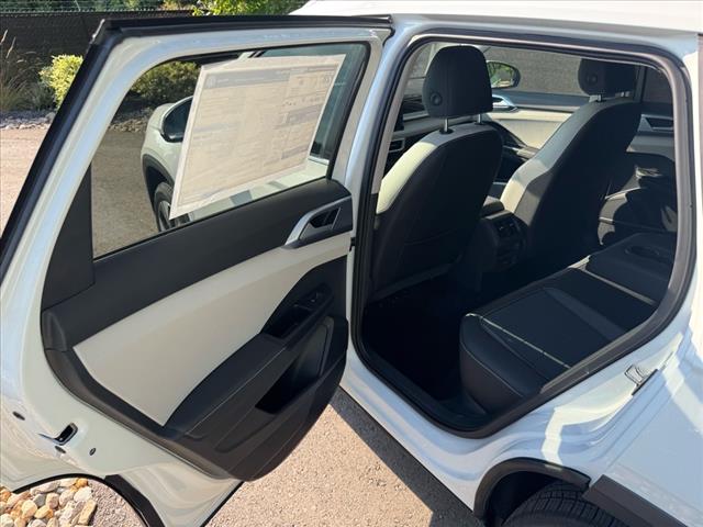 2025 Volkswagen Taos SE 4Motion