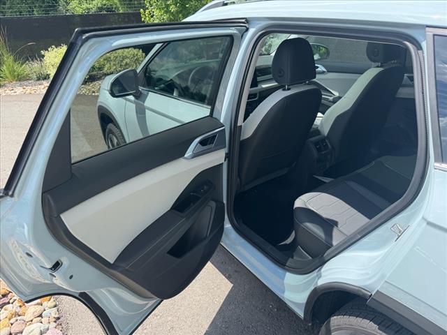 2025 Volkswagen Taos SE 4Motion