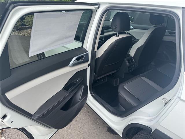2025 Volkswagen Taos SE 4Motion