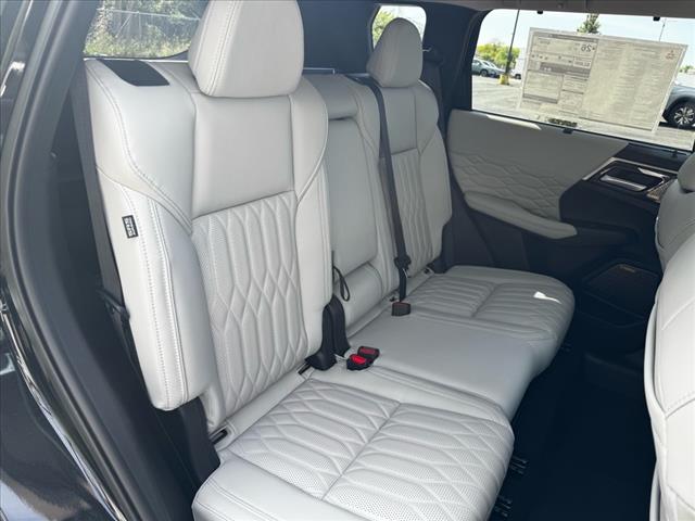 2025 Mitsubishi Outlander SEL Platinum Edition