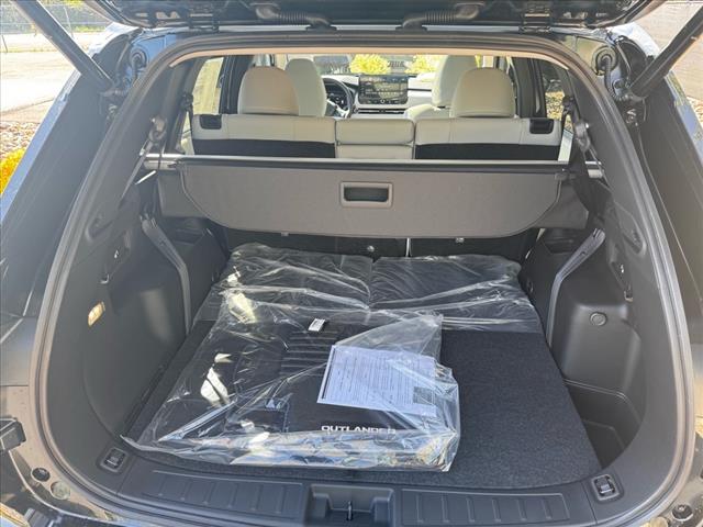 2025 Mitsubishi Outlander SEL Platinum Edition