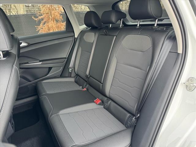 2025 Volkswagen Taos SE Black 4Motion