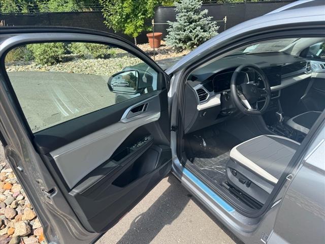 2025 Volkswagen Taos SE 4Motion