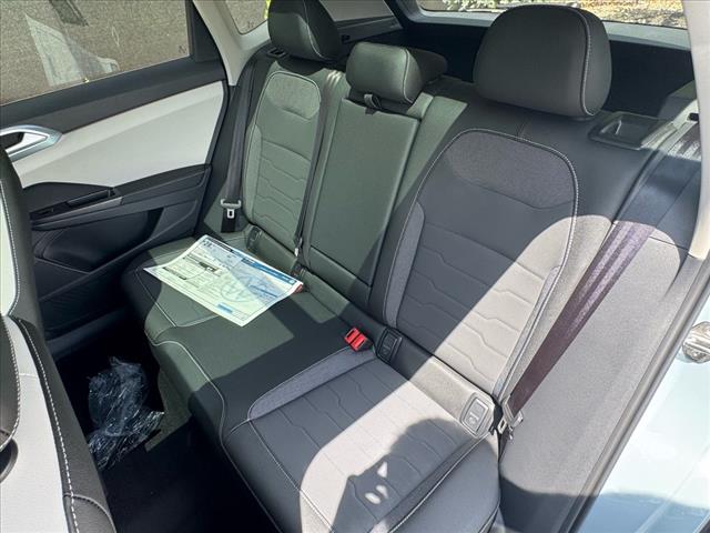 2025 Volkswagen Taos SE 4Motion