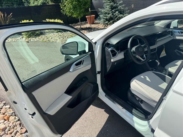 2025 Volkswagen Taos SE 4Motion