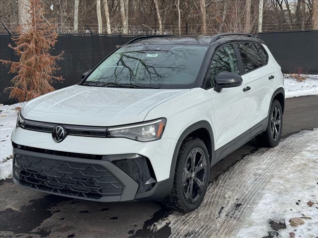 2025 Volkswagen Taos SE Black 4Motion
