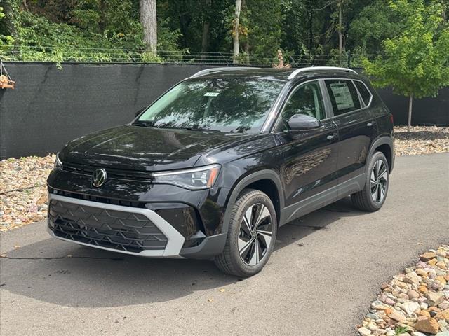 2025 Volkswagen Taos SE 4Motion