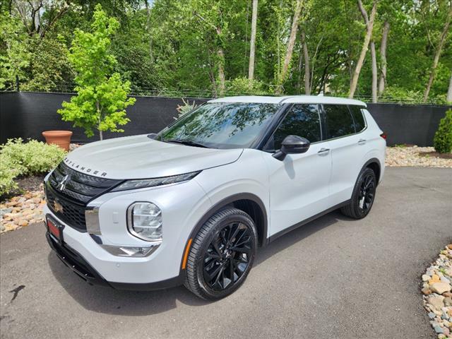 2022 Mitsubishi Outlander Black Edition