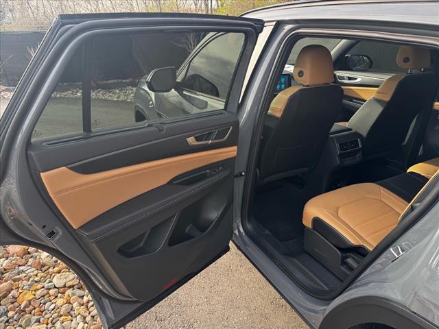 2025 Volkswagen Atlas Cross Sport SEL R-Line Black 4Motion