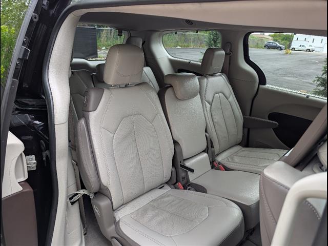 2017 Chrysler Pacifica Touring-L Plus
