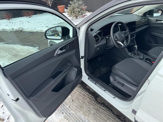 2025 Volkswagen Taos SE Black 4Motion