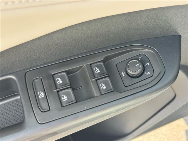 2025 Volkswagen Taos SE 4Motion