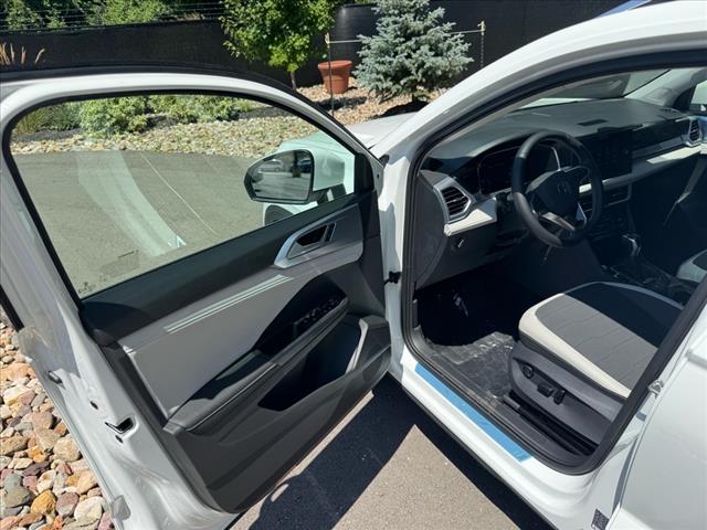 2025 Volkswagen Taos SE 4Motion
