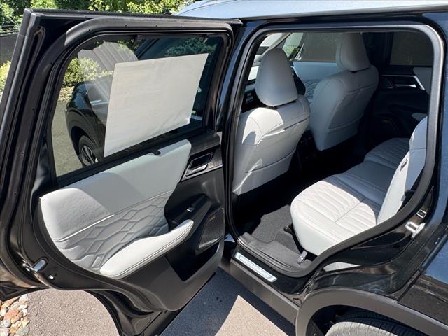 2025 Mitsubishi Outlander SEL Platinum Edition
