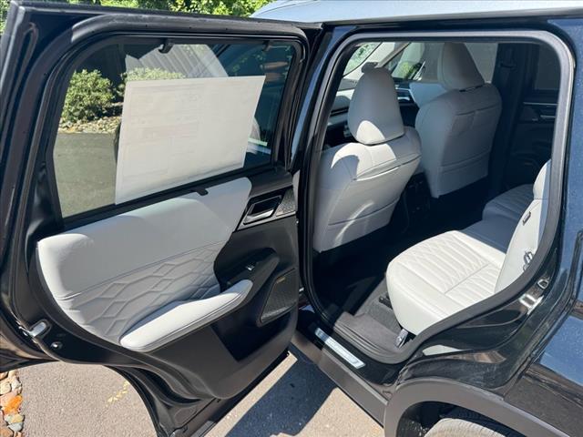 2025 Mitsubishi Outlander SEL Platinum Edition