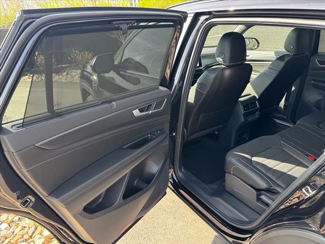 2025 Volkswagen Atlas Cross Sport SEL R-Line Black 4Motion