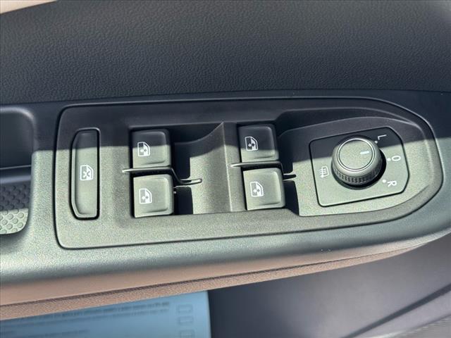 2025 Volkswagen Taos SE 4Motion
