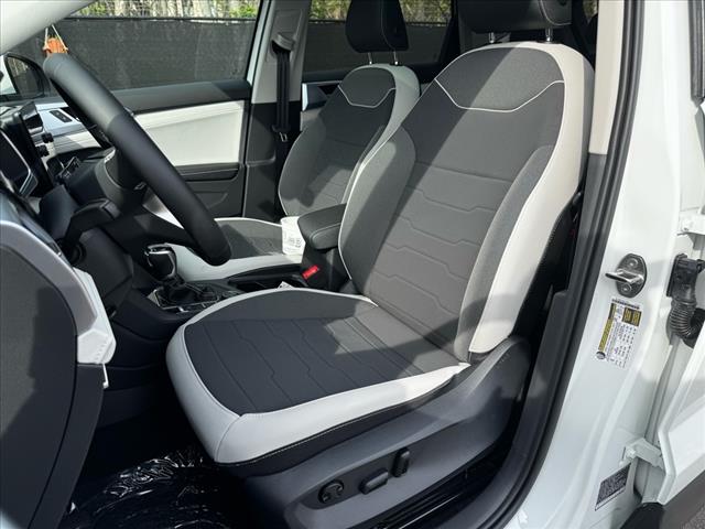 2025 Volkswagen Taos SE 4Motion