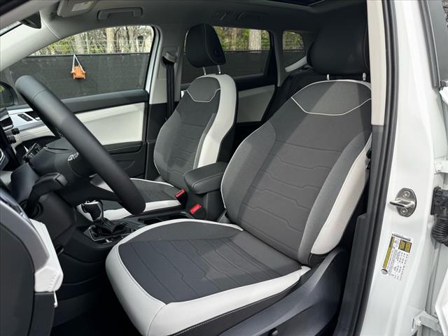 2025 Volkswagen Taos SE 4Motion