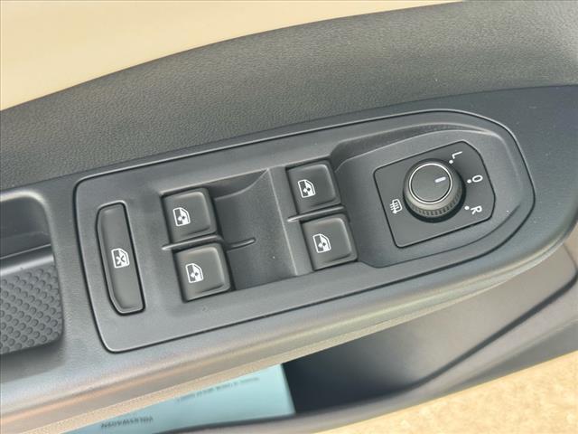 2025 Volkswagen Taos SE 4Motion