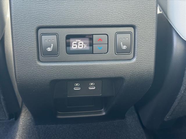 2025 Mitsubishi Outlander SEL Platinum Edition