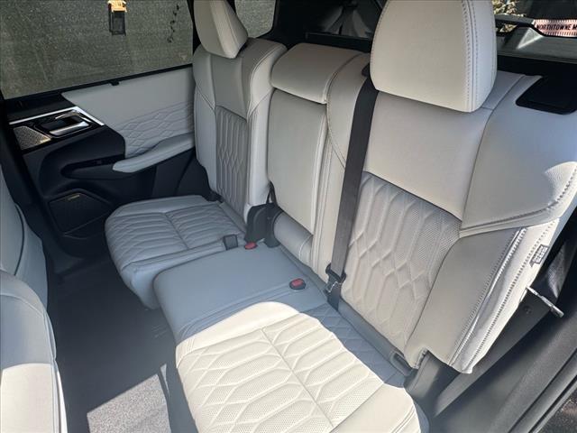 2025 Mitsubishi Outlander SEL Platinum Edition