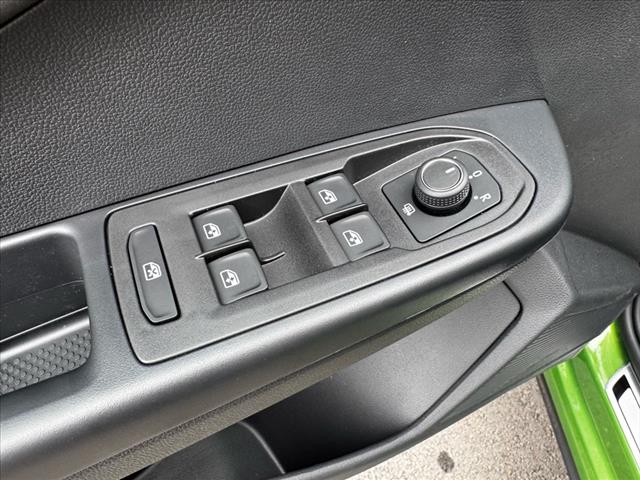 2025 Volkswagen Taos SE Black 4Motion