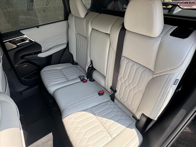 2025 Mitsubishi Outlander SEL Platinum Edition