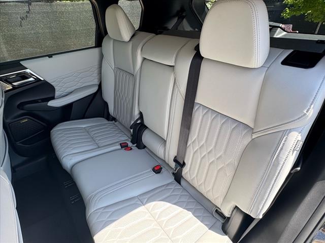 2025 Mitsubishi Outlander SEL Platinum Edition