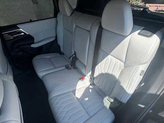 2025 Mitsubishi Outlander SEL Platinum Edition