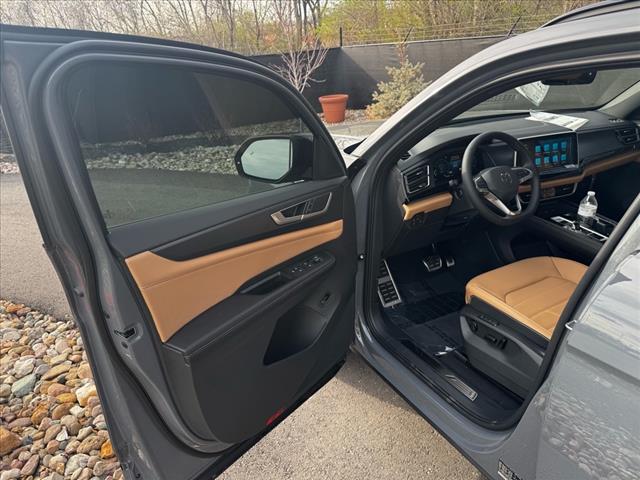 2025 Volkswagen Atlas Cross Sport SEL R-Line Black 4Motion
