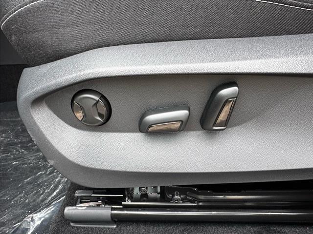 2025 Volkswagen Taos SE Black 4Motion