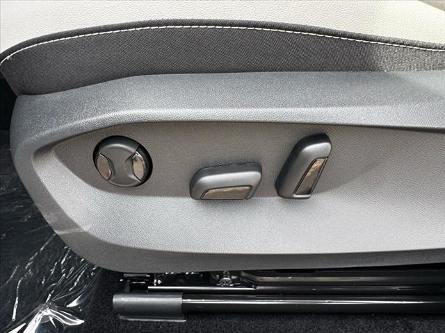 2025 Volkswagen Taos SE 4Motion