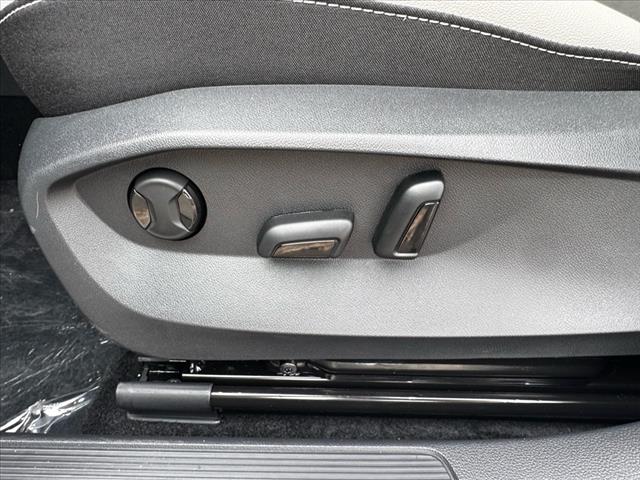 2025 Volkswagen Taos SE 4Motion