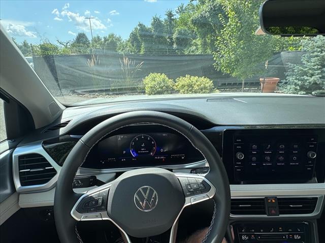 2025 Volkswagen Taos SE 4Motion