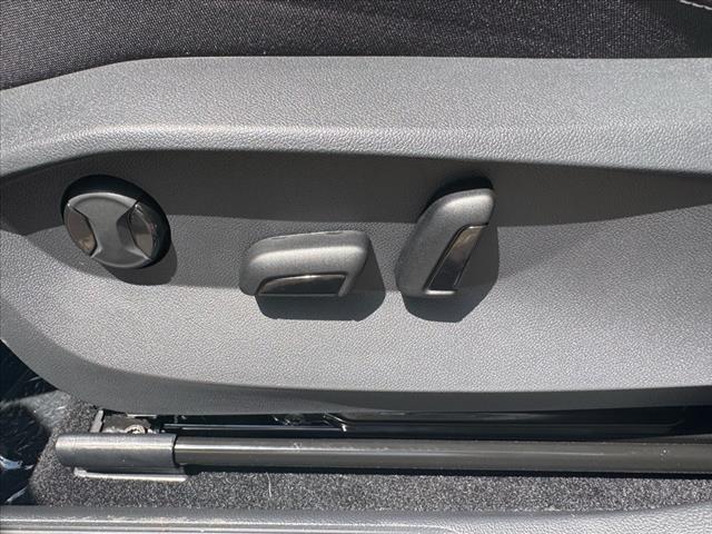 2025 Volkswagen Taos SE 4Motion
