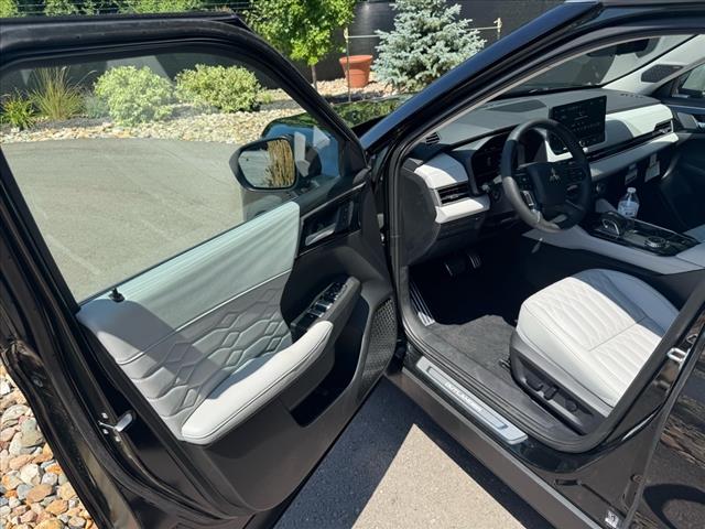 2025 Mitsubishi Outlander SEL Platinum Edition