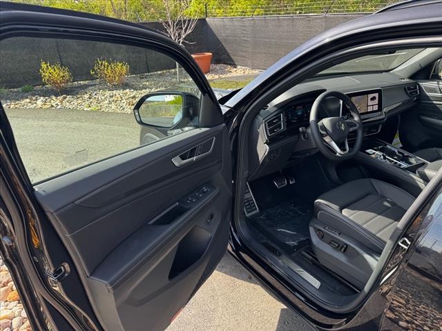 2025 Volkswagen Atlas Cross Sport SEL R-Line Black 4Motion