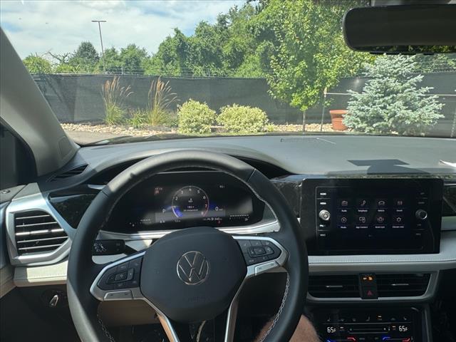 2025 Volkswagen Taos SE