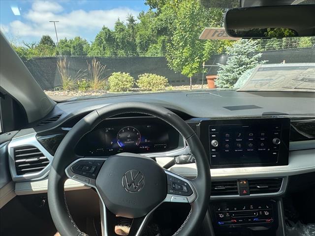 2025 Volkswagen Taos SE 4Motion