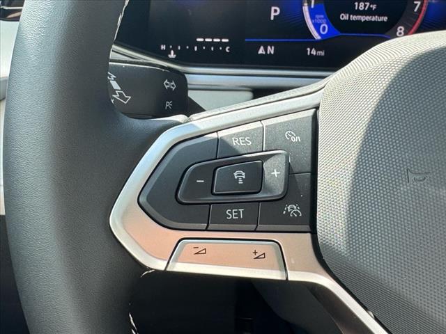 2025 Volkswagen Taos SE 4Motion