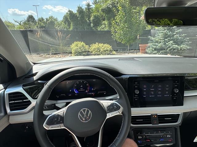 2025 Volkswagen Taos SE 4Motion