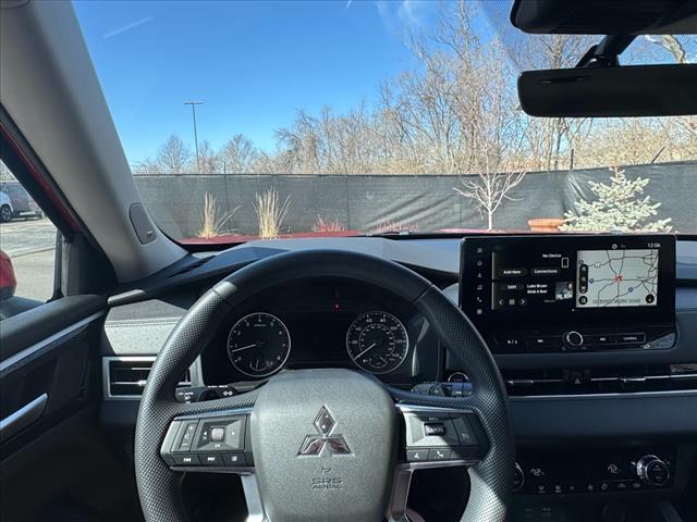 2025 Mitsubishi Outlander ES