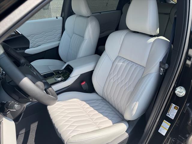 2025 Mitsubishi Outlander SEL Platinum Edition